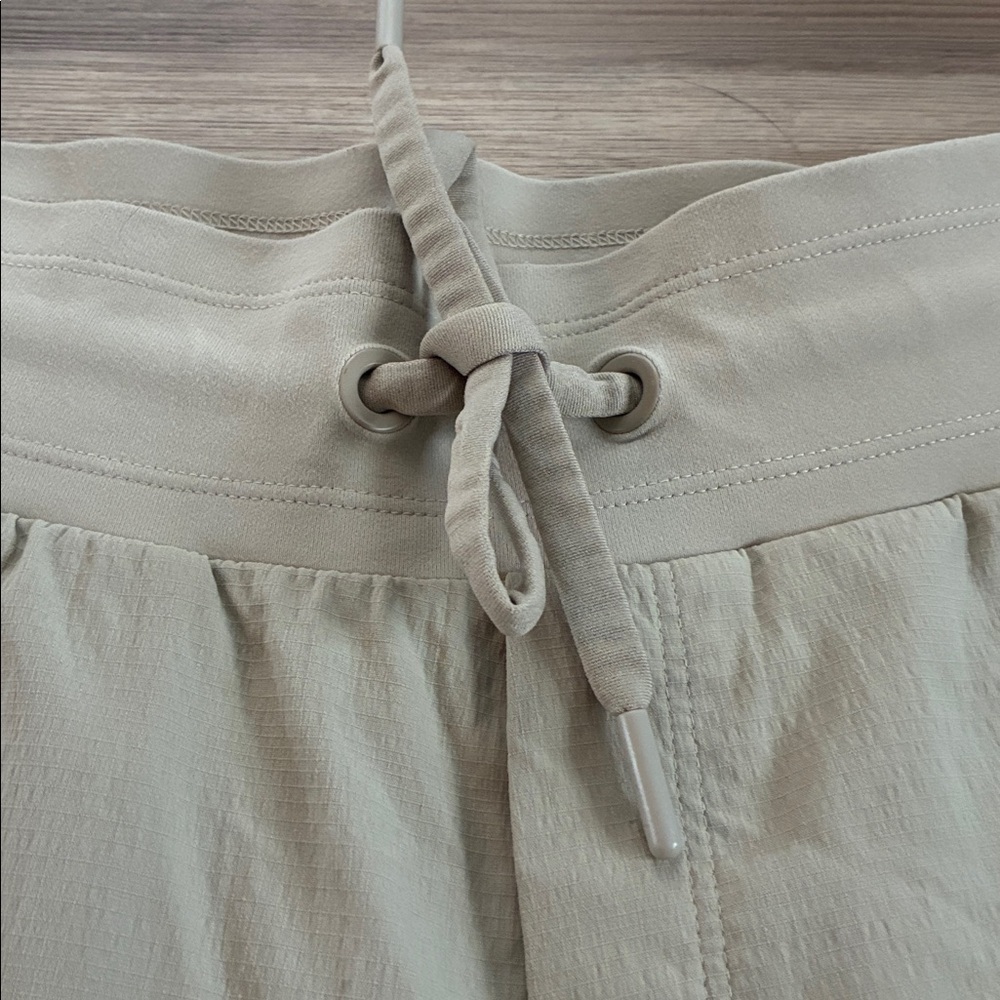 Athleta Trekkie North Jogger Pants Womens 6P Tan Khaki Hiking Athleisure Active - Picture 5 of 14
